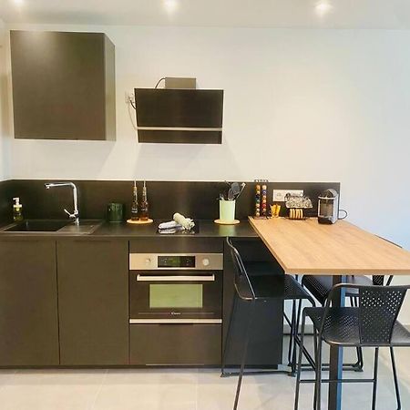 "Royal" Magnifique Appartement Avec Vue Sur Le Cadre Royal Sete Ngoại thất bức ảnh