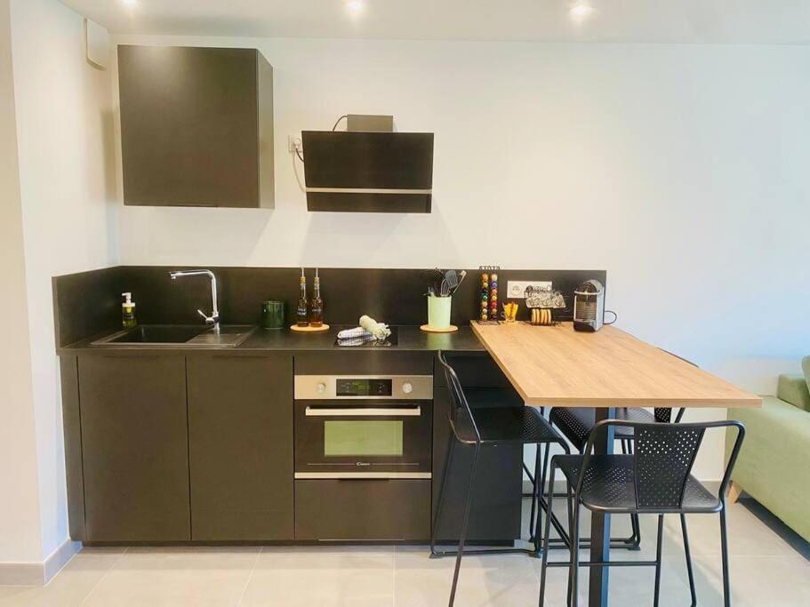 "Royal" Magnifique Appartement Avec Vue Sur Le Cadre Royal Sete Ngoại thất bức ảnh