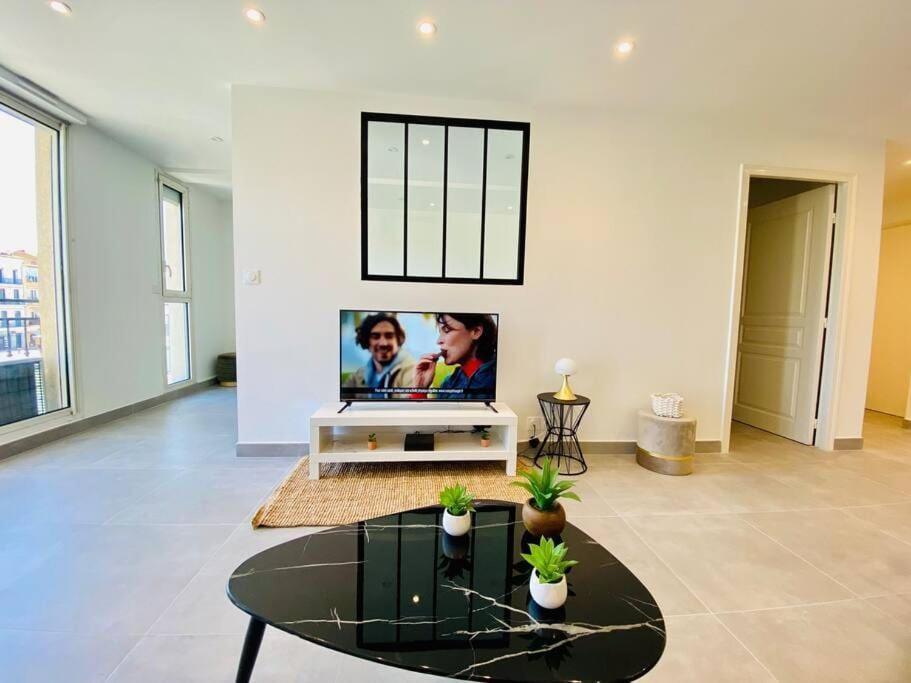 "Royal" Magnifique Appartement Avec Vue Sur Le Cadre Royal Sete Ngoại thất bức ảnh