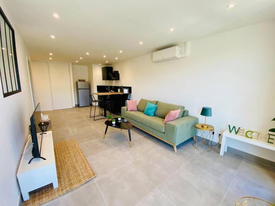 "Royal" Magnifique Appartement Avec Vue Sur Le Cadre Royal Sete Ngoại thất bức ảnh
