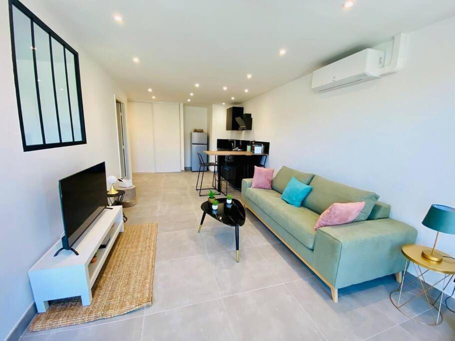 "Royal" Magnifique Appartement Avec Vue Sur Le Cadre Royal Sete Ngoại thất bức ảnh