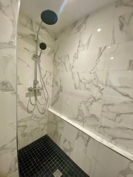 "Royal" Magnifique Appartement Avec Vue Sur Le Cadre Royal Sete Ngoại thất bức ảnh